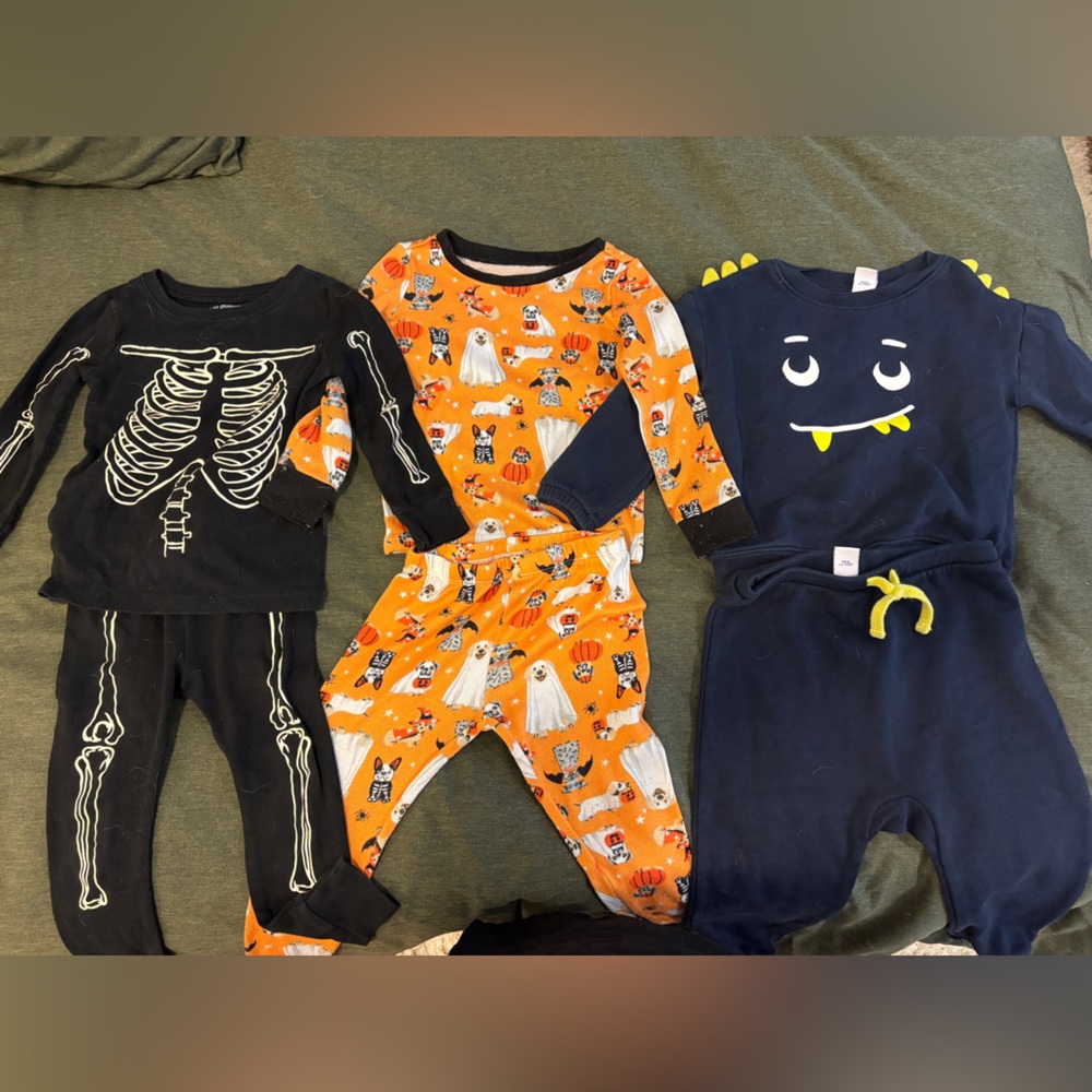 24m/2T Halloween and Christmas holiday bundle - Picture 4 of 5